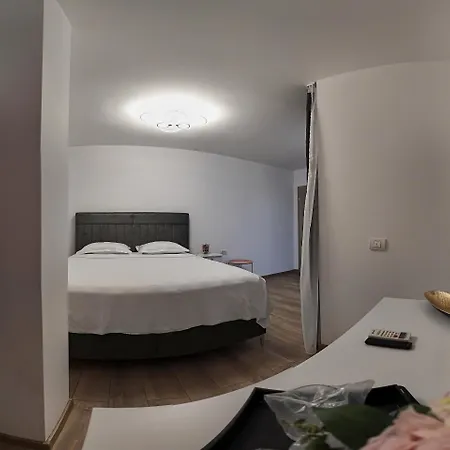 Emma 4*